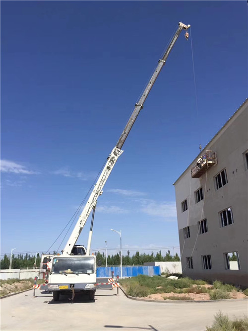 商都县“轻装强干”—— 吊车的 “轻量化臂架” 技术